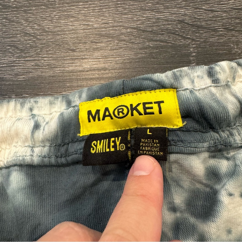 Men’s Chinatown Market Smiley Lounge Tie Dye Shorts - Picture 3 of 4